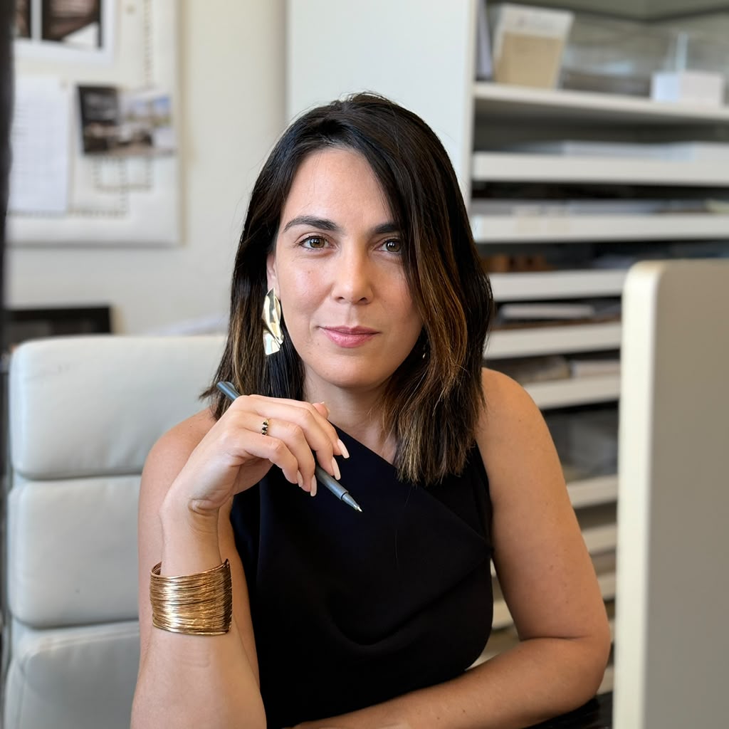 Nathalia Avelino em seu ambiente de trabalho